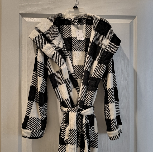 Vera Bradley Other - Vera Bradley Buffalo check fleece robe.